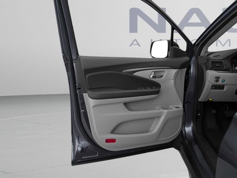 Used 2016 Honda Pilot Touring image 12