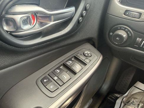 Used 2020 Jeep Cherokee Limited AWD/4WD image 16