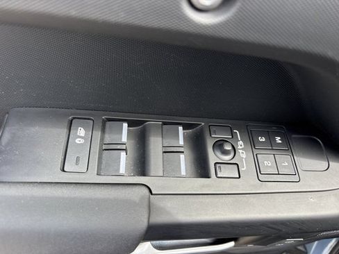 Used 2025 Land Rover Defender 110 S AWD/4WD image 22