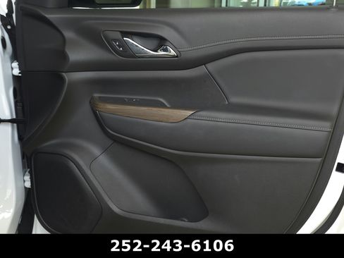 Used 2023 GMC Acadia SLE w/ Driver Convenience Package FWD image 35