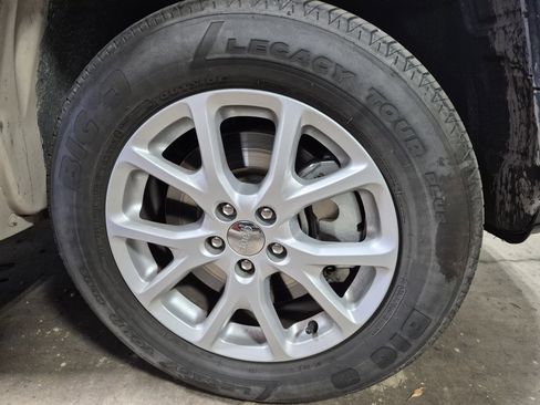 Used 2017 Jeep Cherokee Latitude w/ Comfort/Convenience Group image 16