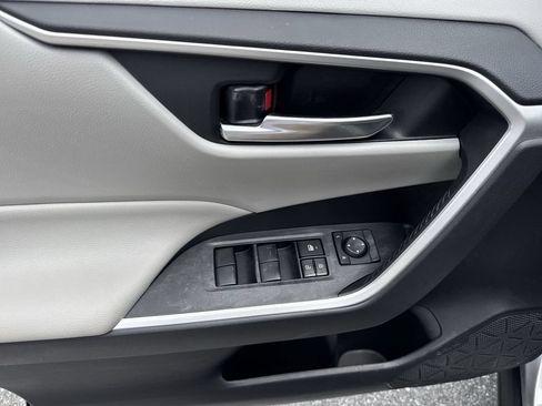 Used 2019 Toyota RAV4 XLE FWD image 40