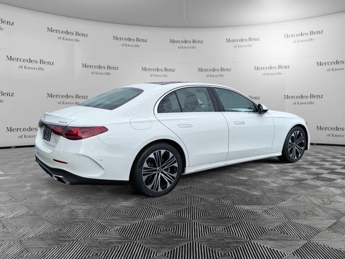 Used 2025 Mercedes-Benz E 350 4MATIC Sedan image 5