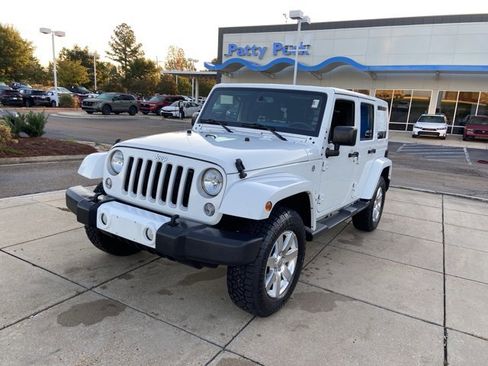Used 2016 Jeep Wrangler Unlimited Sahara w/ Connectivity Group image 4