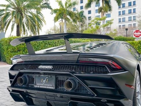 Used 2022 Lamborghini Huracan EVO RWD image 47