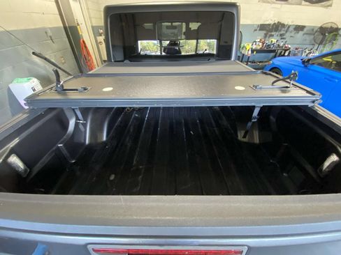 Used 2022 Jeep Gladiator Sport AWD/4WD image 11