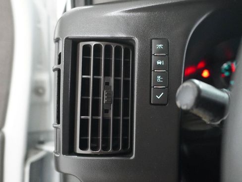 Used 2018 GMC Savana 2500 w/ Driver Convenience Package RWD image 8
