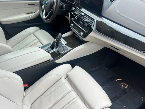 Used 2018 BMW 530e RWD image 19