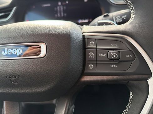 New 2025 Jeep Grand Cherokee Limited image 17