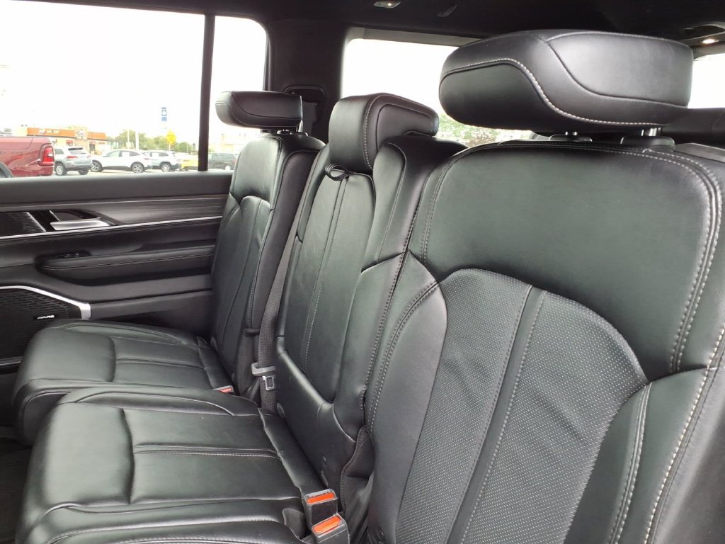 Used 2024 Jeep Wagoneer Series II w/ Flexible Seating Group AWD/4WD image 13