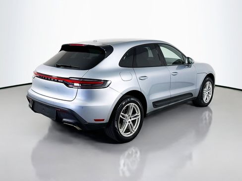 Certified 2022 Porsche Macan image 9