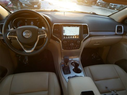 Used 2017 Jeep Grand Cherokee Limited w/ Trailer Tow Group IV image 26