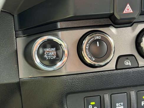 Used 2019 Toyota Tacoma TRD Sport w/ Technology Package AWD/4WD image 26