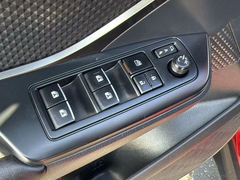 Used 2018 Toyota C-HR XLE image 10