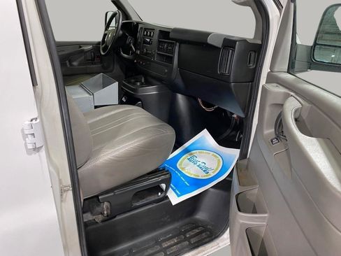 Used 2011 Chevrolet Express 1500 RWD image 17