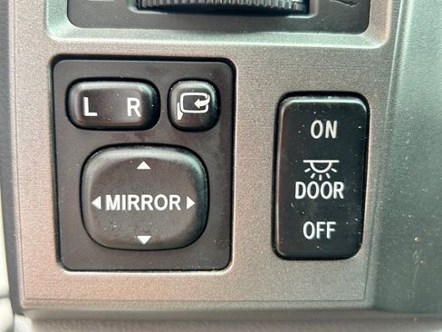 Used 2016 Toyota Sequoia Platinum AWD/4WD image 18