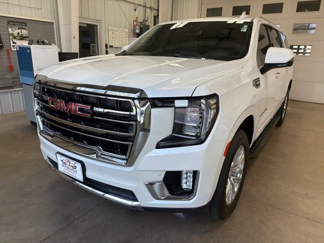 Used 2023 GMC Yukon XL SLT w/ SLT Luxury Package AWD/4WD image 2