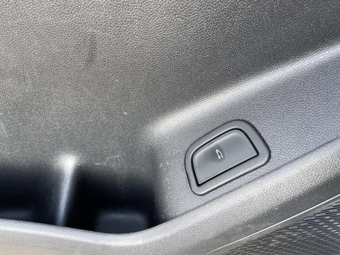 Used 2024 Chevrolet Traverse LT FWD image 45