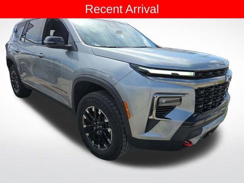 Used 2025 Chevrolet Traverse Z71 image 2