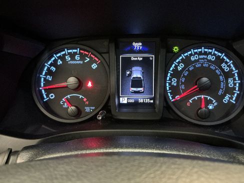 Used 2021 Toyota Tacoma SR AWD/4WD image 14