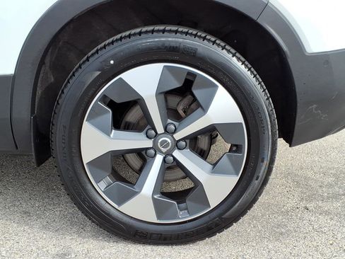 Certified 2023 Volvo XC40 B5 Plus w/ Climate Package image 6