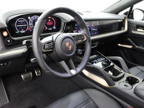 Used 2026 Porsche Cayenne GTS AWD/4WD image 4