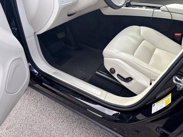 Used 2021 Volvo XC60 T6 Momentum w/ Premium Package AWD/4WD image 13