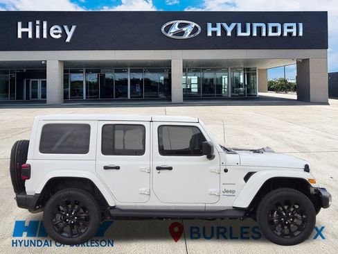 Used 2022 Jeep Wrangler Unlimited Sahara w/ Cold Weather Group image 3