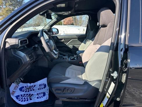 Used 2025 Toyota Tacoma TRD Sport w/ TRD Sport Upgrade Package image 11