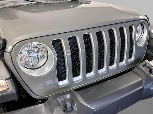 Used 2022 Jeep Gladiator Overland w/ Popular Equipment Package AWD/4WD image 29