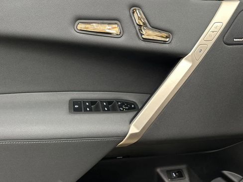 Used 2023 BMW iX xDrive50 w/ Premium Package image 12