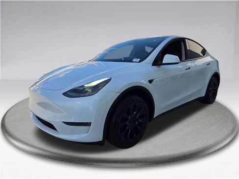 Used 2024 Tesla Model Y Long Range AWD/4WD image 19