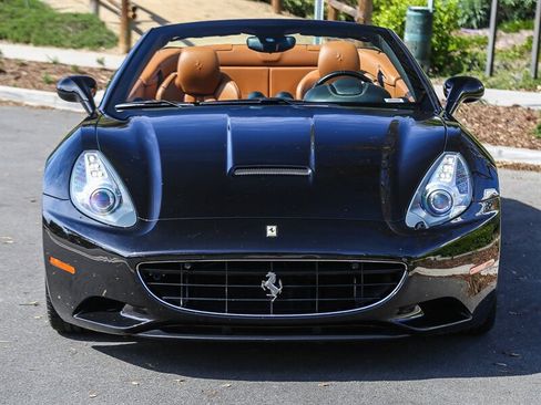 Used 2010 Ferrari California RWD image 9