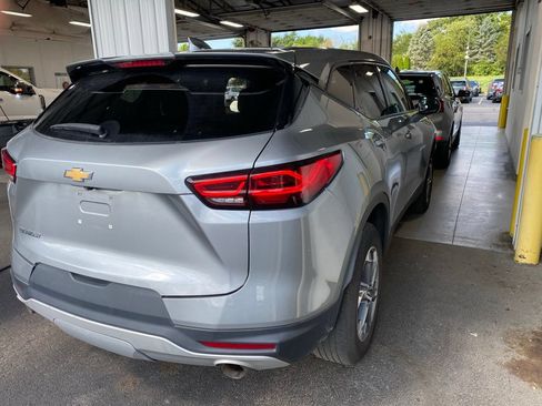 Used 2025 Chevrolet Blazer LT FWD image 4