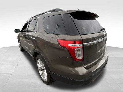 Used 2015 Ford Explorer XLT w/ Equipment Group 202B image 7