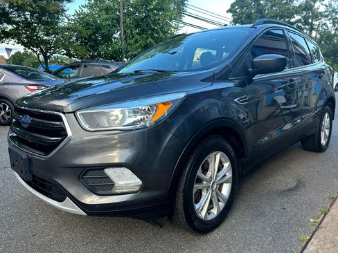 Used 2018 Ford Escape SE image 2