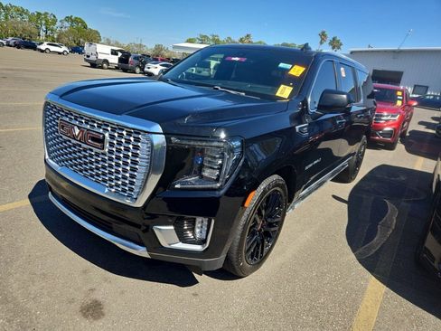Used 2022 GMC Yukon XL Denali image 2