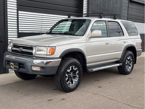 Used 2000 Toyota 4Runner SR5 image 6