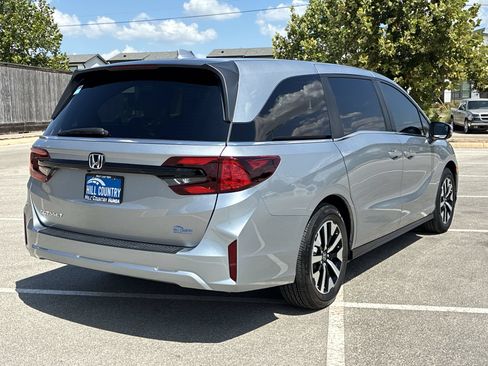 Certified 2026 Honda Odyssey EX-L image 6