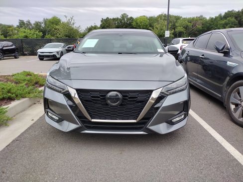 Used 2021 Nissan Sentra SR w/ SR Premium Package FWD image 2