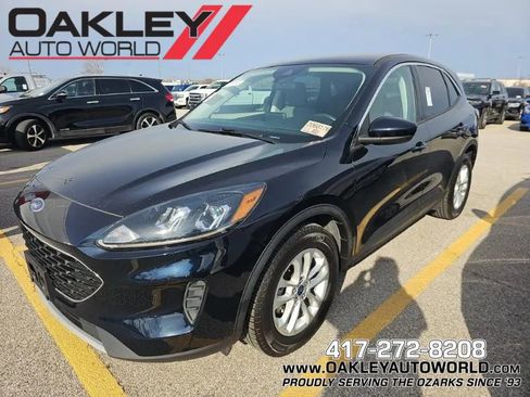 Used 2021 Ford Escape SE image 1