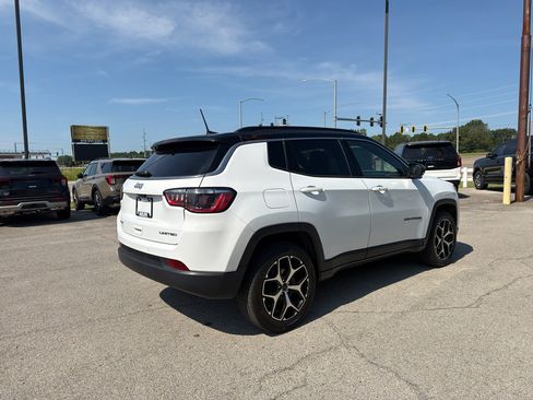 Used 2025 Jeep Compass Limited AWD/4WD image 5