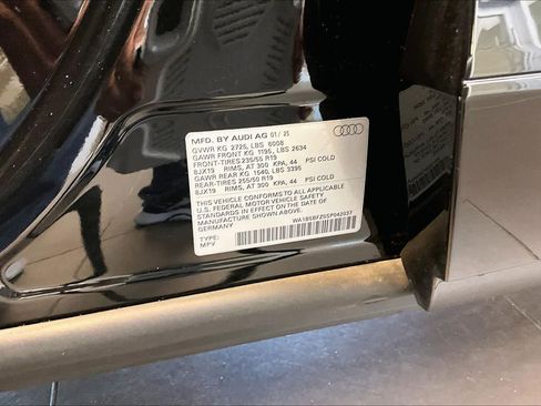 Used 2025 Audi Q4 e-tron Premium Plus w/ Premium Plus image 33