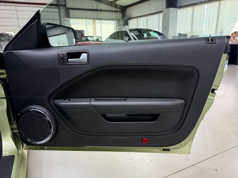 Used 2005 Ford Mustang GT RWD image 15