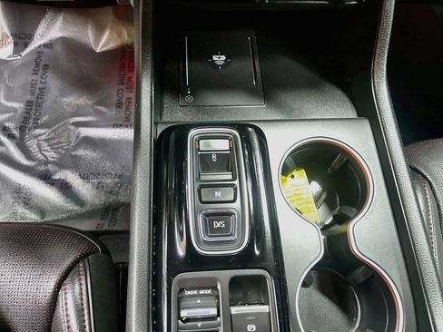 Used 2025 Honda Pilot Black Edition image 17