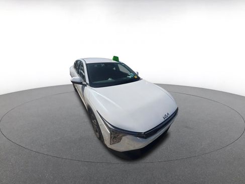 Used 2025 Kia K4 LXS image 2