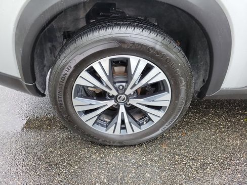 Used 2021 Nissan Rogue SV image 5