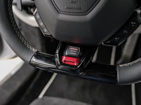 Used 2023 Lamborghini Huracan Tecnica image 23