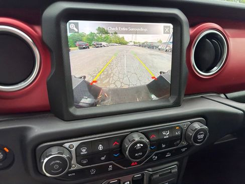 Used 2023 Jeep Gladiator Rubicon w/ LED Lighting Group AWD/4WD image 3