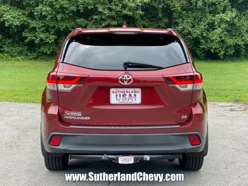 Used 2019 Toyota Highlander SE FWD image 6